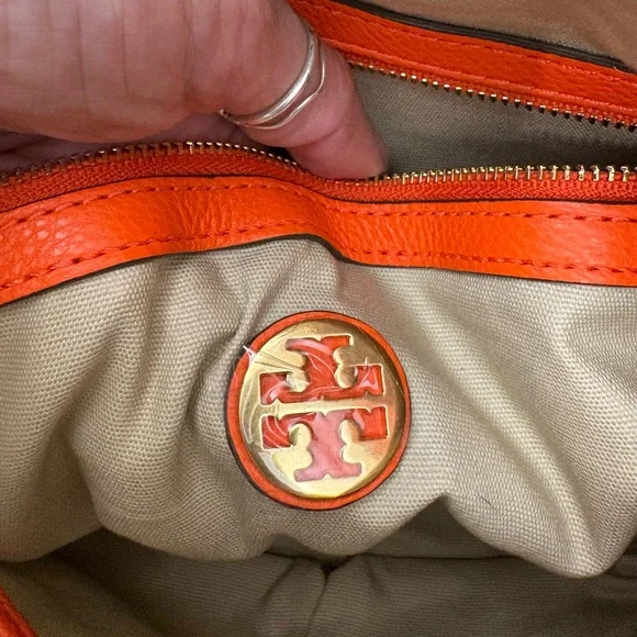 Tory Burch NWOT No callouts. Plastic on T. Fire Orange 🔥 Leather Crossbody Hobo - Picture 7 of 16